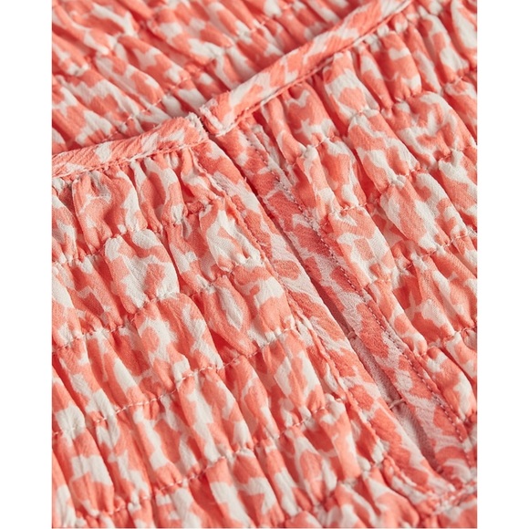 EXPRESS Printed Smocked Bodice Flutter Sleeve Top - Picture 3 of 16